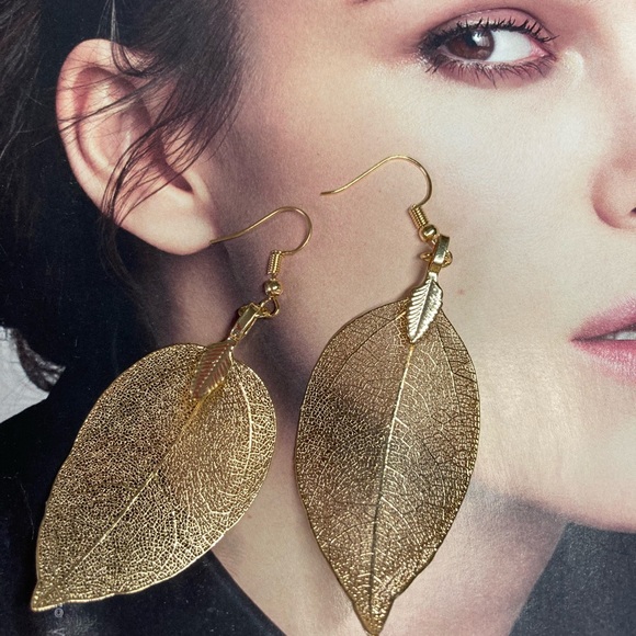 Gold Tone Leaves Errings - Picture 3 of 5